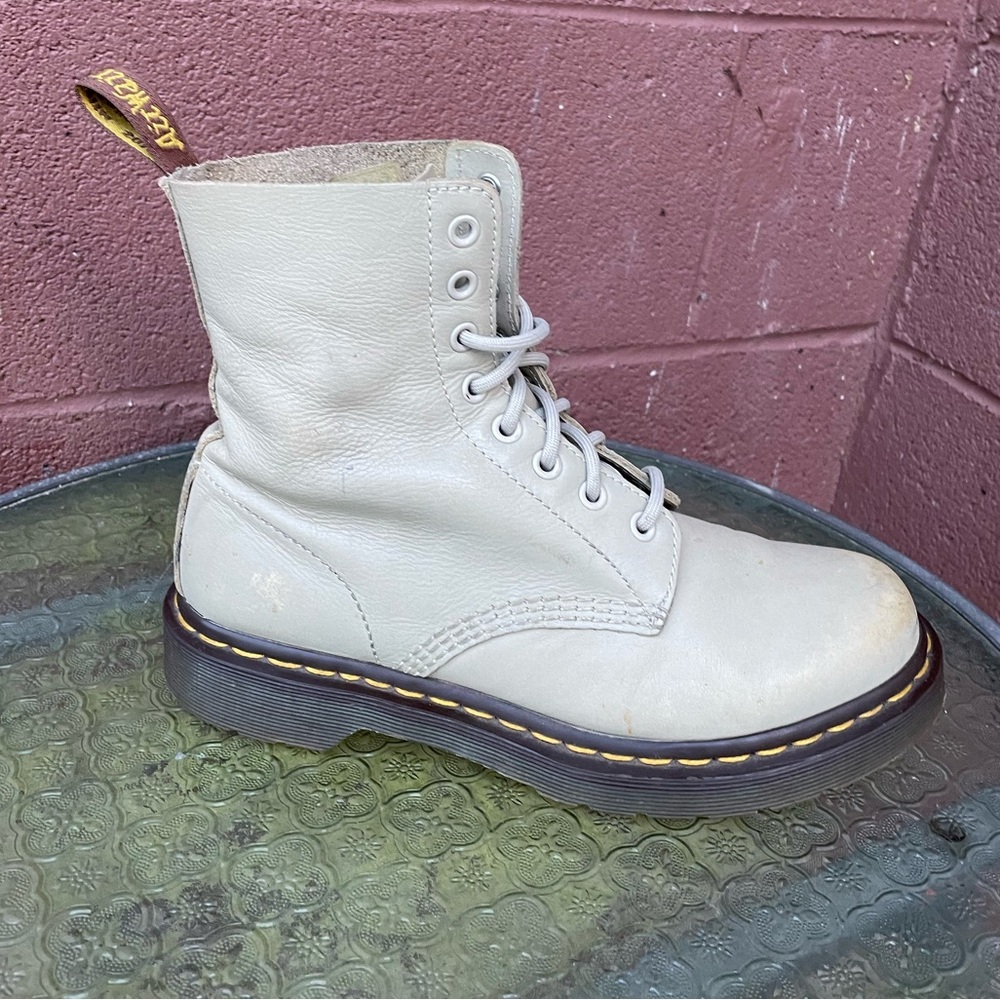 Dr Martens 1460 Pascal Cream Leather Combat Boots Size 8 Women’s